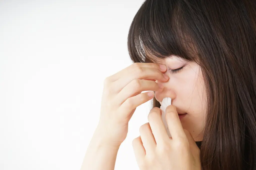 鼻血が止まらない9つの原因【正しい止め方も】大量に出るのは病気