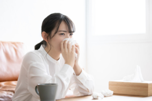 「鼻のかみすぎで痛い」ときの対処法。頭痛・耳痛も。オロナインは使っていい？