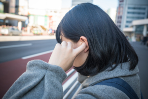 大丈夫？片方の耳が詰まった感じ…圧迫感・耳閉感の対処法。治らない時は早く病院へ