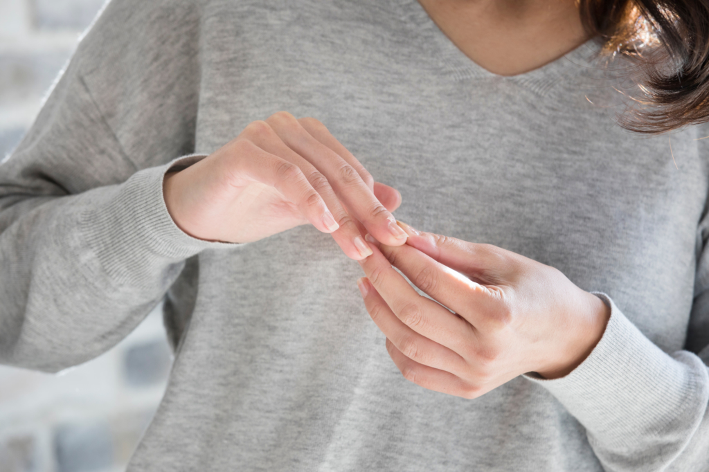 なにこれ？爪に膿が…しかも痛い！「化膿性爪囲炎」の治し方