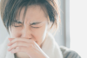 もう嫌！「薬を飲んでも鼻水が止まらない」ときの対処法。風邪・アレルギーの鼻水がつらいときは