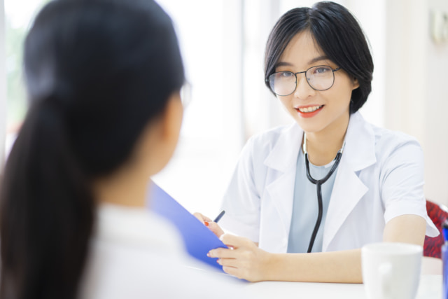 左肋骨の痛みが緊急事態となるのはどのような場合ですか?