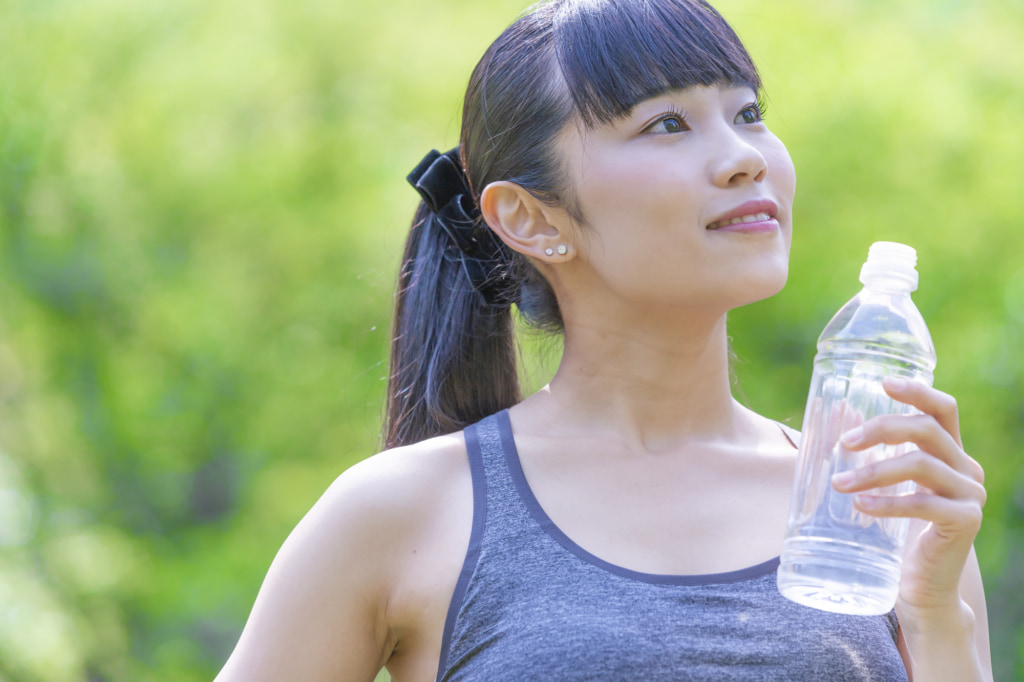 【水太りを解消する4つの方法】食べ物・ストレッチ・サプリで余分な水分を排出しよう