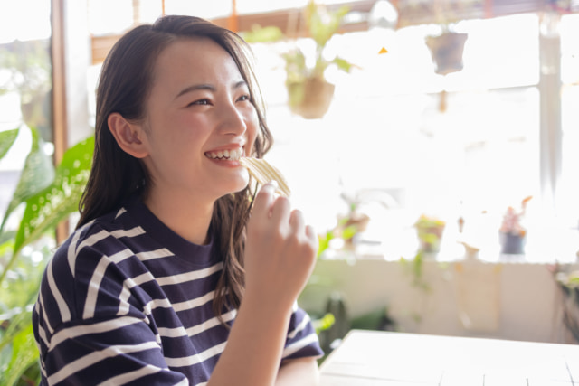 食事　女性