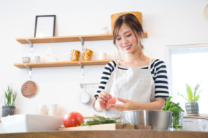 腸のむくみをとる食事｜おすすめ・NGな食事は？簡単「コンビニ」メニューも