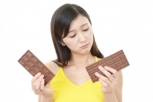 生理中にチョコを食べてしまった！生理痛がひどくなる？経血の量は増える？